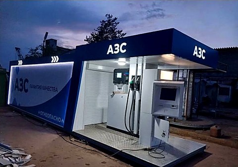 Модульная АЗС — торцевой ракурс, ТРК и терминал самообслуживания